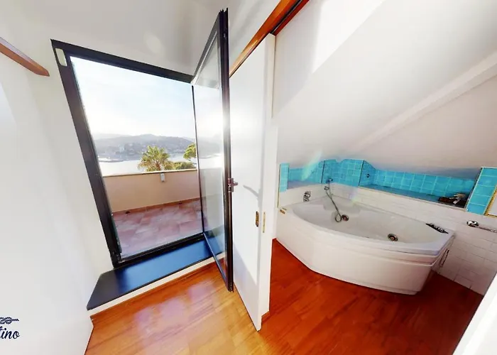 Holiday home Attico San Faustino: Beachfront With Panoramic Sea Views Rapallo